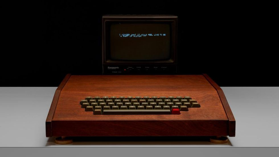 This 45-year-old wooden Apple computer is likely to auction off for Rs ...