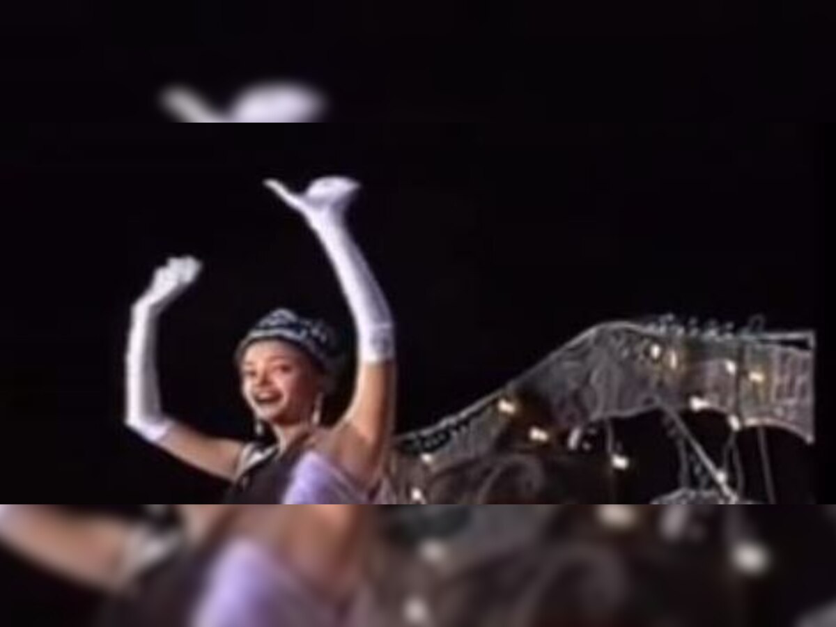 Old video of Aishwarya Rai riding on chariot as fans scream 'Gullu, Gullu'  goes VIRAL