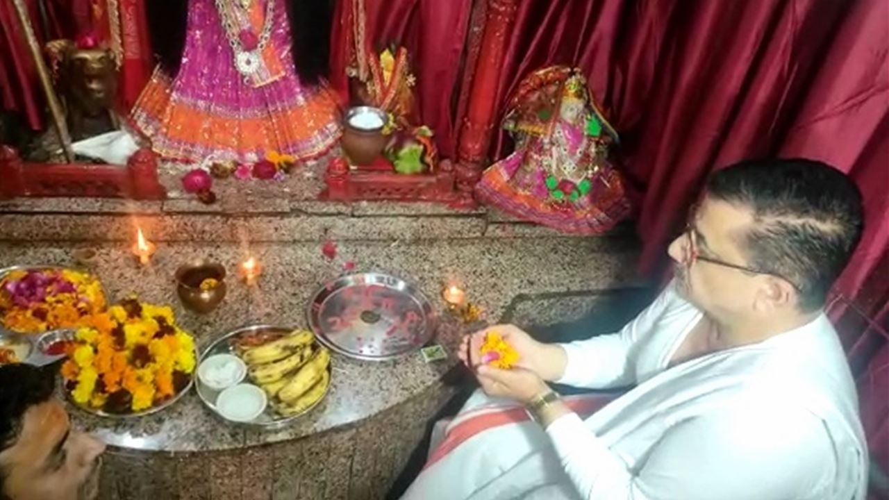 Wasim Rijwi Former UP Shia Waqf Board chairman Wasim Rizvi converts to Hinduism