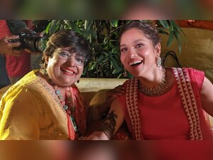 Ahead of wedding with Vicky Jain, Ankita Lokhande is all smiles as she enjoys her Mehendi ceremony