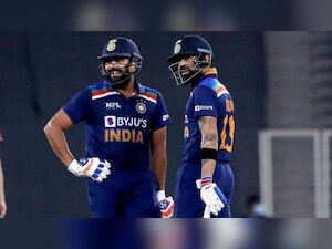 Former Pakistan opener targets BCCI for removing Virat Kohli as ODI captain