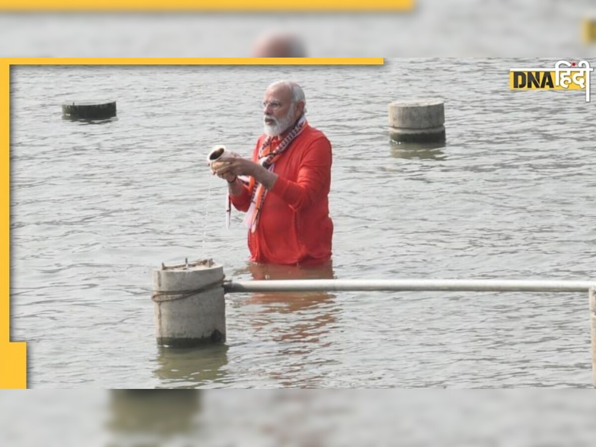 PM Modi ने Ganga में लगाई आस्था की डुबकी, बोले- मां की लहरों ने दिया आशीर्वाद