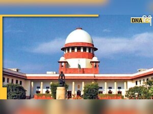 Karnataka Hijab row: हाईकोर्ट के फैसले को SC में चुनौती, सोमवार तक अदालत ने धार्मिक पोशाक पर लगाई है रोक