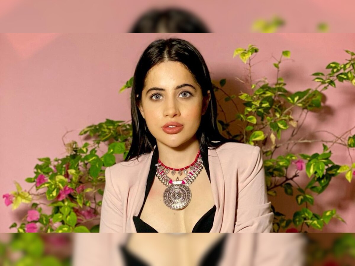 Viral pic! Urfi Javed shows off her love bites, reveals who gave them to her