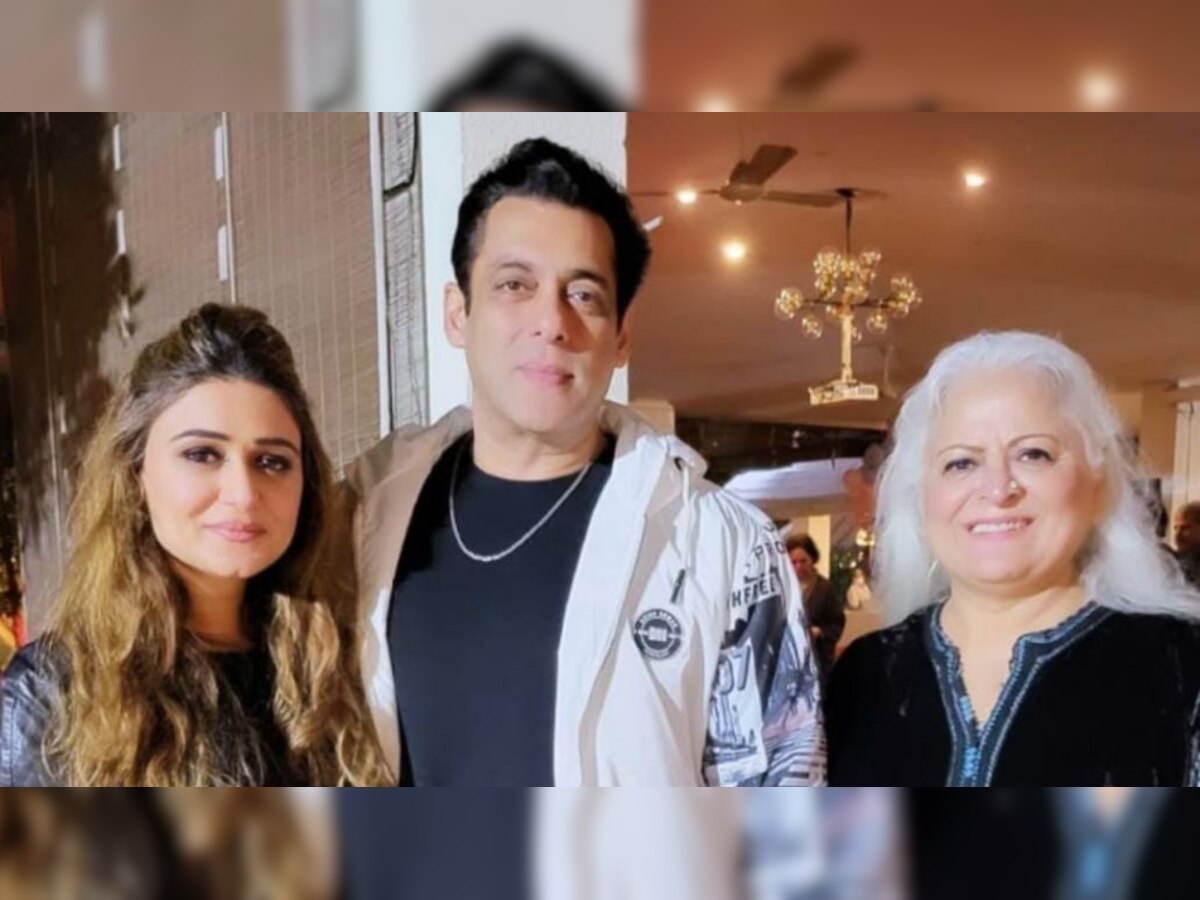 Salman Khan celebrates New Year with Iulia Vantur, Sangeeta Bijlani, Bina Kak- See pics