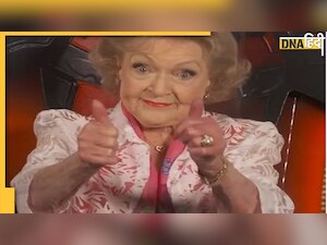 युद्धों के दौर में दुनिया को हंसाने वाली Emmy award विनर एक्ट्रेस Betty White का निधन