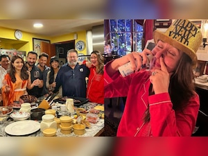 See inside pics of Kareena Kapoor's New Year 2022 celebration