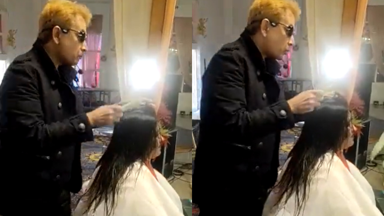 'Is thook mein jaan hai': Hairstylist Jawed Habib spits on woman's hair, video goes viral 'Is thook mein jaan hai': Hairstylist Jawed Habib spits on woman's hair, video goes viral