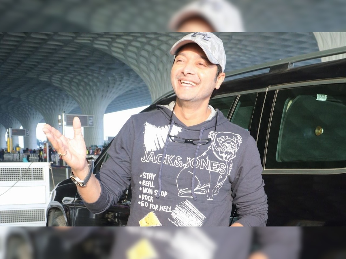 Man behind Allu Arjun's Hindi voice, Shreyas Talpade mouths iconic dialogue from 'Pushpa: The Rise' at airport- Watch