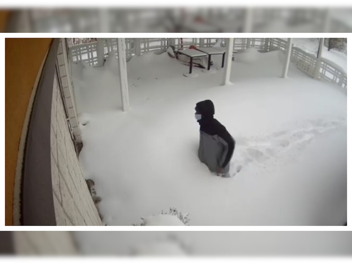 Man drops down on knees after restaurant closes due to blizzard in relatable viral video - WATCH