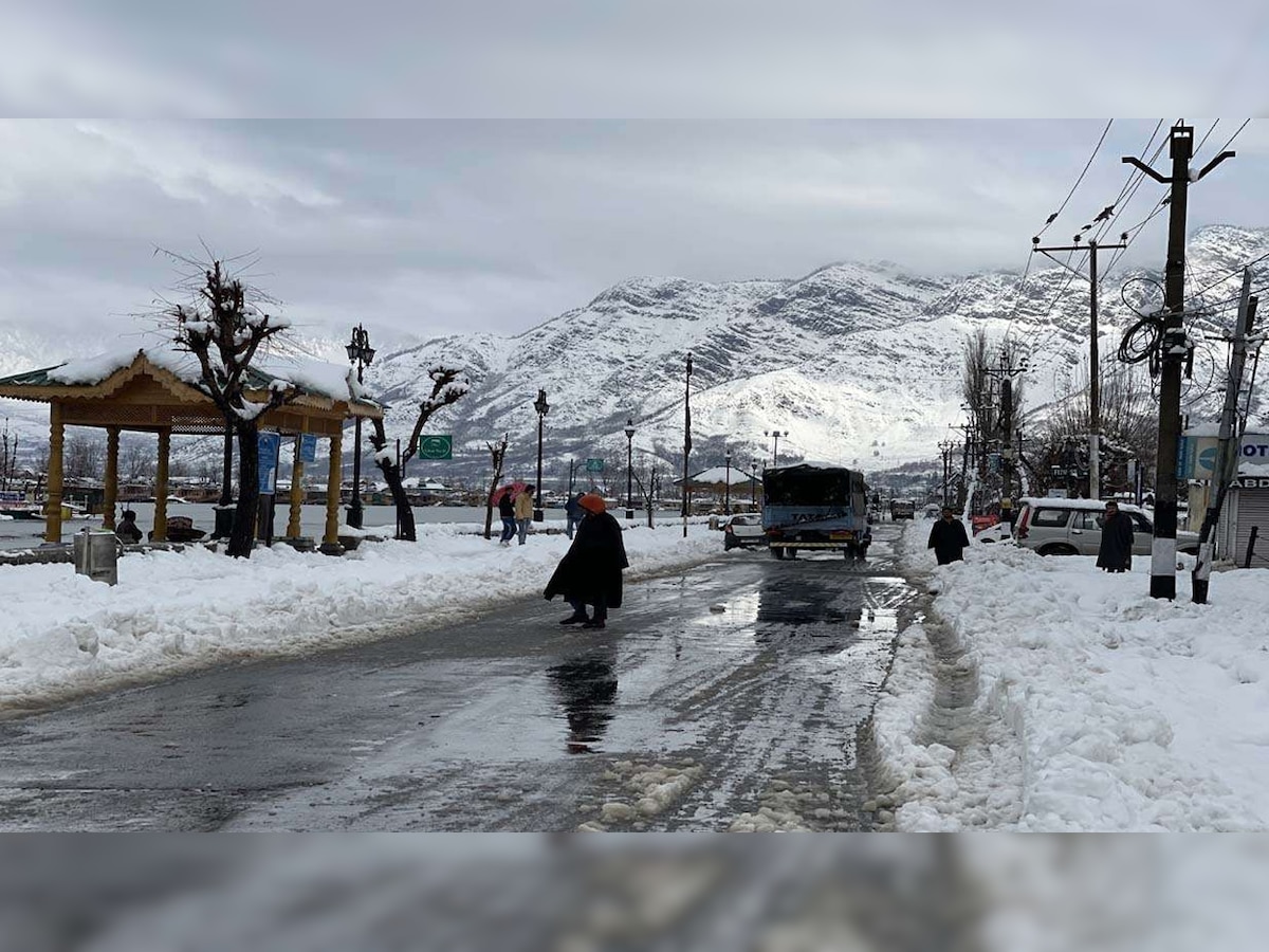 Jammu-Srinagar highway closed; Vaishno Devi helicopter service suspended amid snowfall