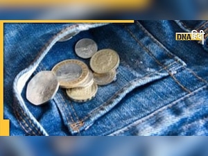 जेब से सिक्के गिरना Lucky या Unlucky, क्या कहते हैं शास्त्र ?