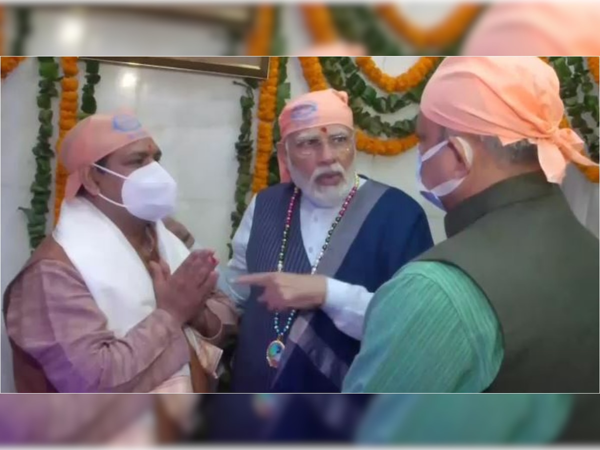 PM Modi's gesture leaves Ravidas Temple priest overwhelmed - Know reason why