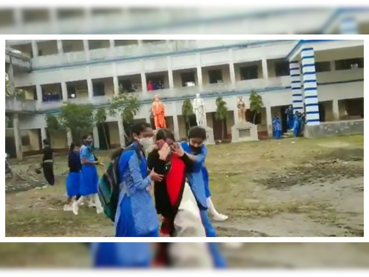 'Tujhme rab dikhta hai': Teacher gets heartwarming farewell from students - Watch Viral Video