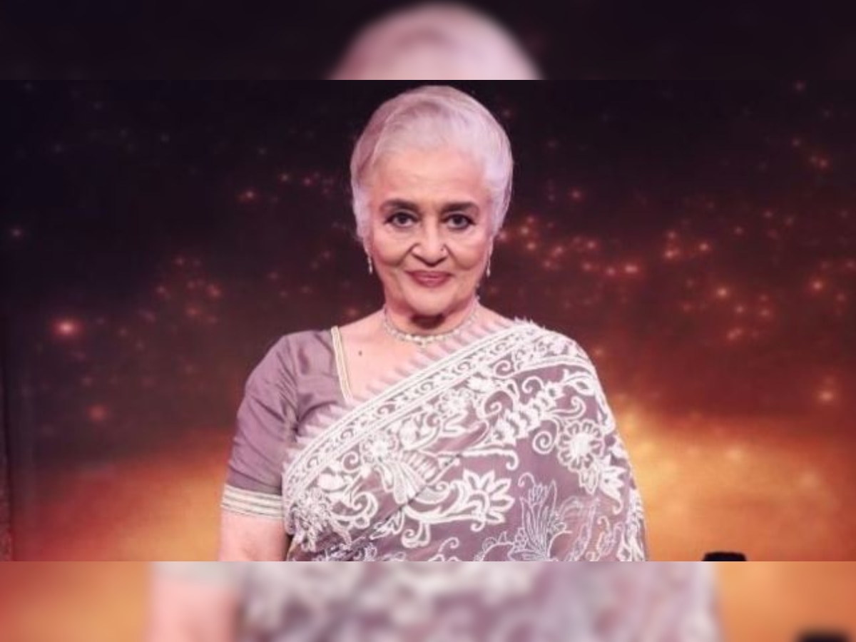 Asha Parekh honoured at Dadasaheb Phalke International Film Festival Awards 2022