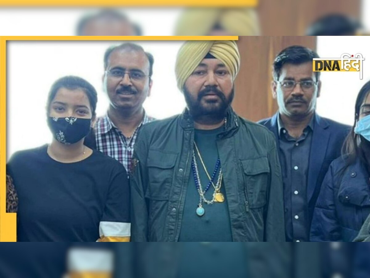 Ukraine से लौटे छात्रों से एयरपोर्ट पर मिले Daler Mehndi, गाया 'हो गई तेरी बल्ले-बल्ले' 