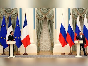 French President Macron says he will continue to persuade Russian President Putin of 'giving up weapons'