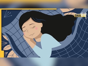 Vastu Tips: सोते समय बेड के सिरहाने के पास कभी न रखें ये 6 चीजें 