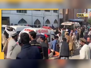 Pakistan: पेशावर की मस्जिद में बड़ा बम धमाका, 30 की मौत, 50 घायल