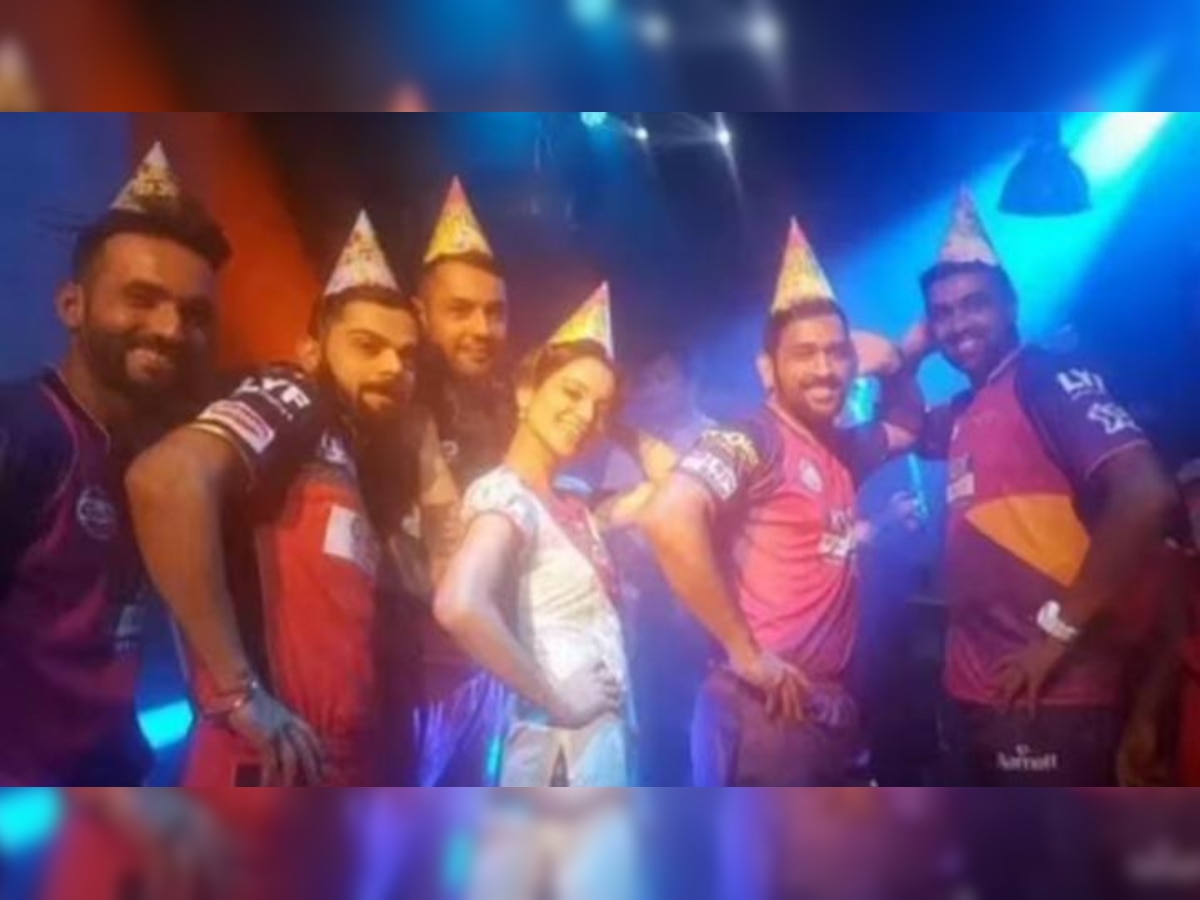 Kangana Ranaut grooves with Virat Kohli, MS Dhoni in throwback photo as she celebrates 8 years of 'Queen'