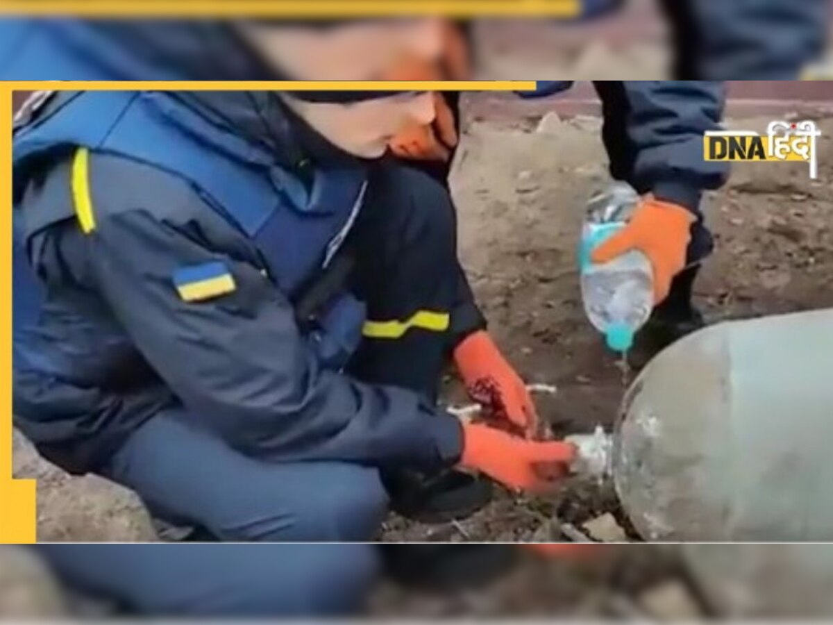 Russia-Ukraine War: इस यूक्रेनी युवक ने दिखाया लड़ने का जज्बा, नंगे हाथों से उठा लिया 'खतरा'