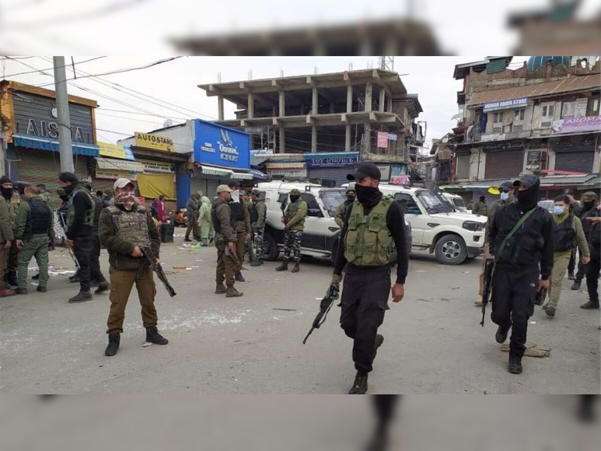 Policeman wounded in grenade attack near mosque in Srinagar