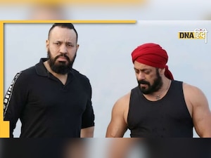 Salman Khan ने ईद पर फैंस को नहीं दिखाई झलक, घंटों तक घर के बाहर लगा रहा लोगों का जमावड़ा