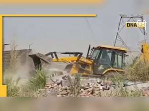 Atiq Ahmed के भाई के खिलाफ कड़ा एक्शन, 150 बीघा अवैध प्लॉटिंग पर चला बुलडोजर