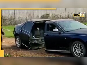 VIRAL VIDEO: रिक्शे की मदद के चक्कर में बर्बाद हुई लग्जरी कार, हो गए दो टुकड़े!