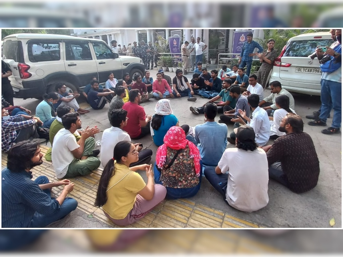 JNU violence: Unknown ABVP members booked, university warns students