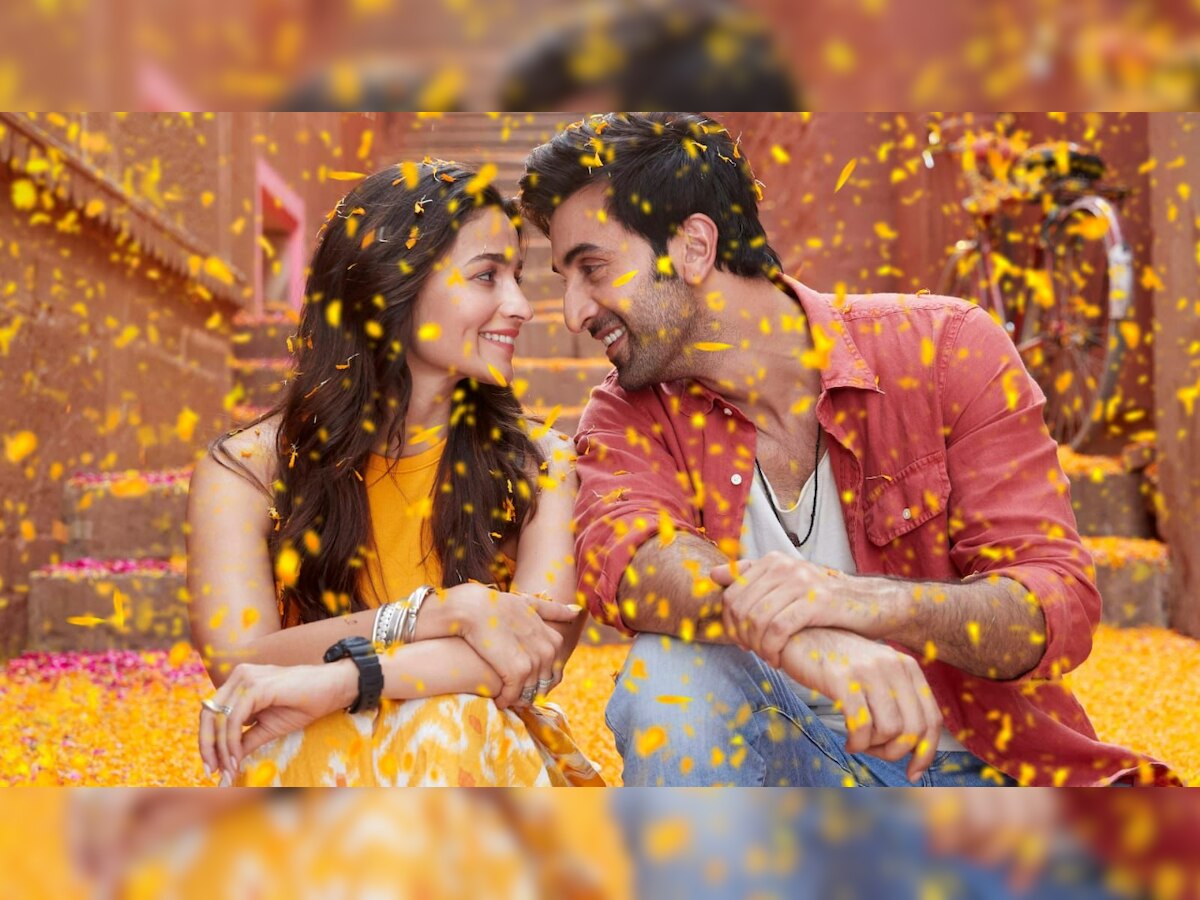 Alia Bhatt-Ranbir Kapoor wedding: Ayan Mukerji drops glimpse of Kesariya song from Brahmastra as gift to couple