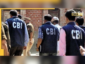 West Bengal: ममता सरकार को एक और झटका, TMC नेता अबू ताहिर के घर CBI की छापेमारी, ये है पूरा मामला 