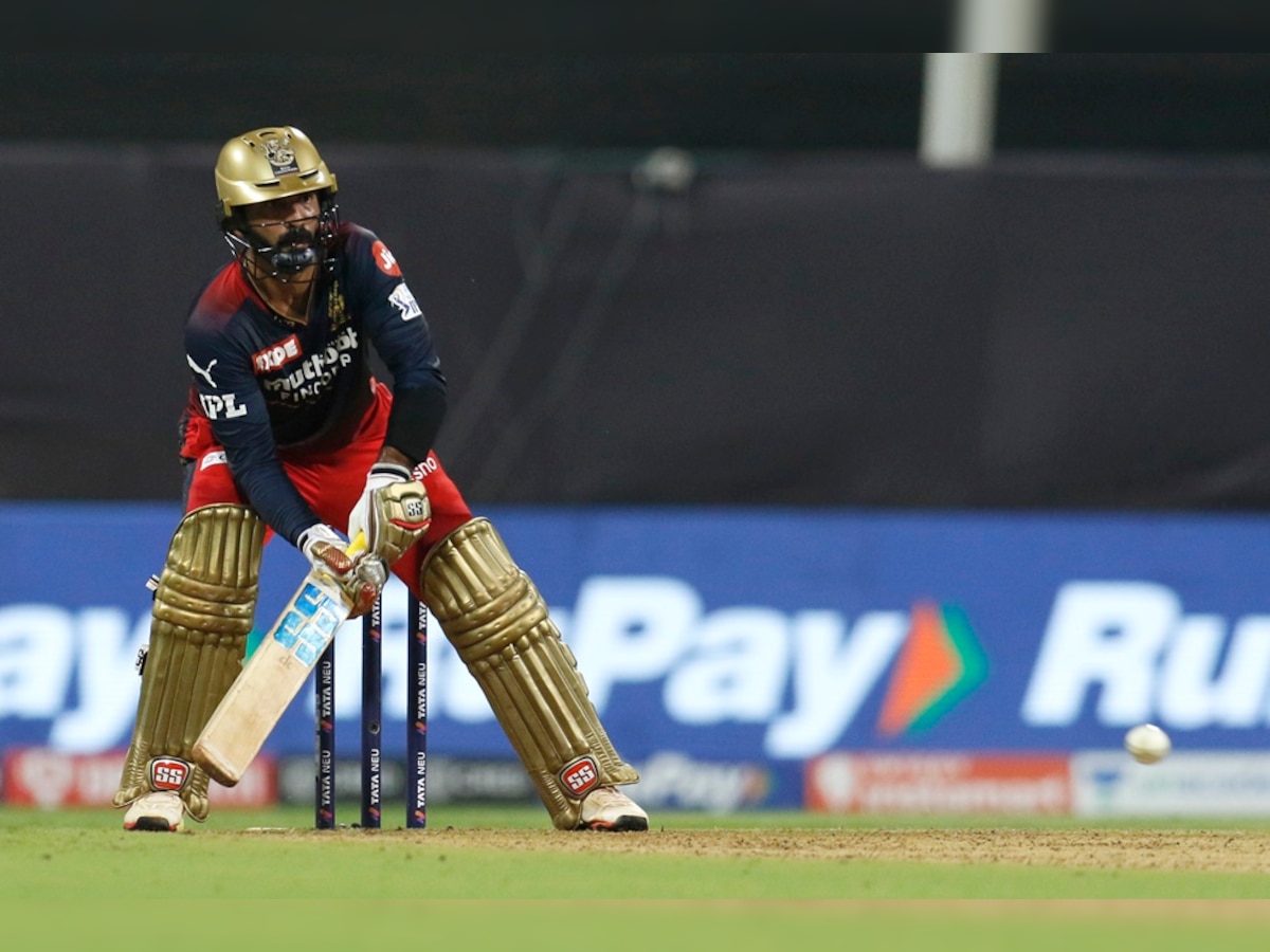 RCB vs DC: Dinesh Karthik scores 50 in 26 balls, netizens call him 'Mr 360° of India'