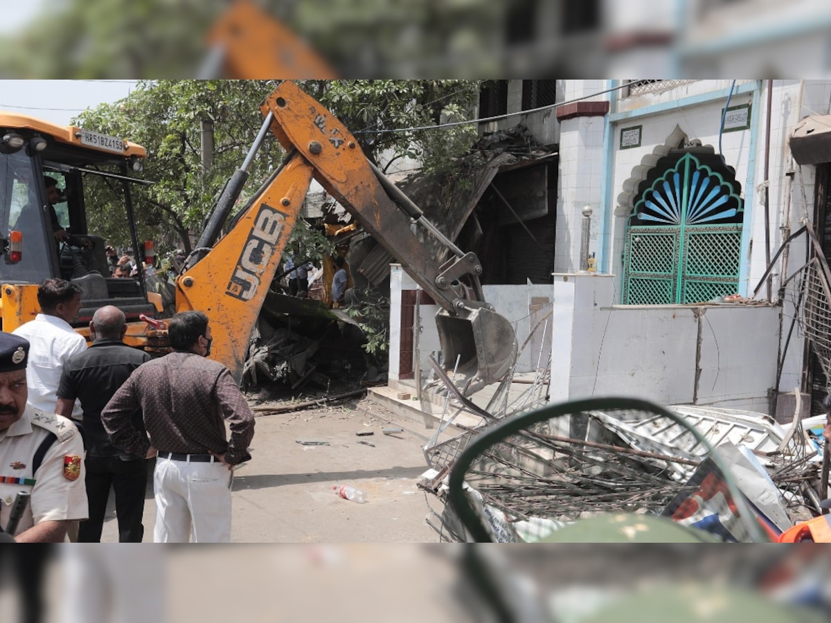 Jahangirpuri demolition case: NDMC officials stop anti-encroachment drive after Supreme Court order