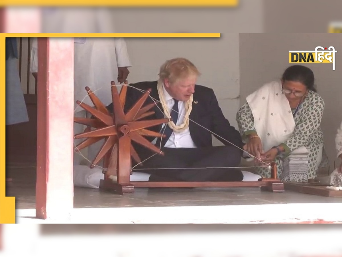 गांधी आश्रम में ब्रिटिश पीएम Boris Johnson ने चलाया चरखा, गुजरात में बुलडोजर की नई फैक्ट्री की करेंगे शुरूआत