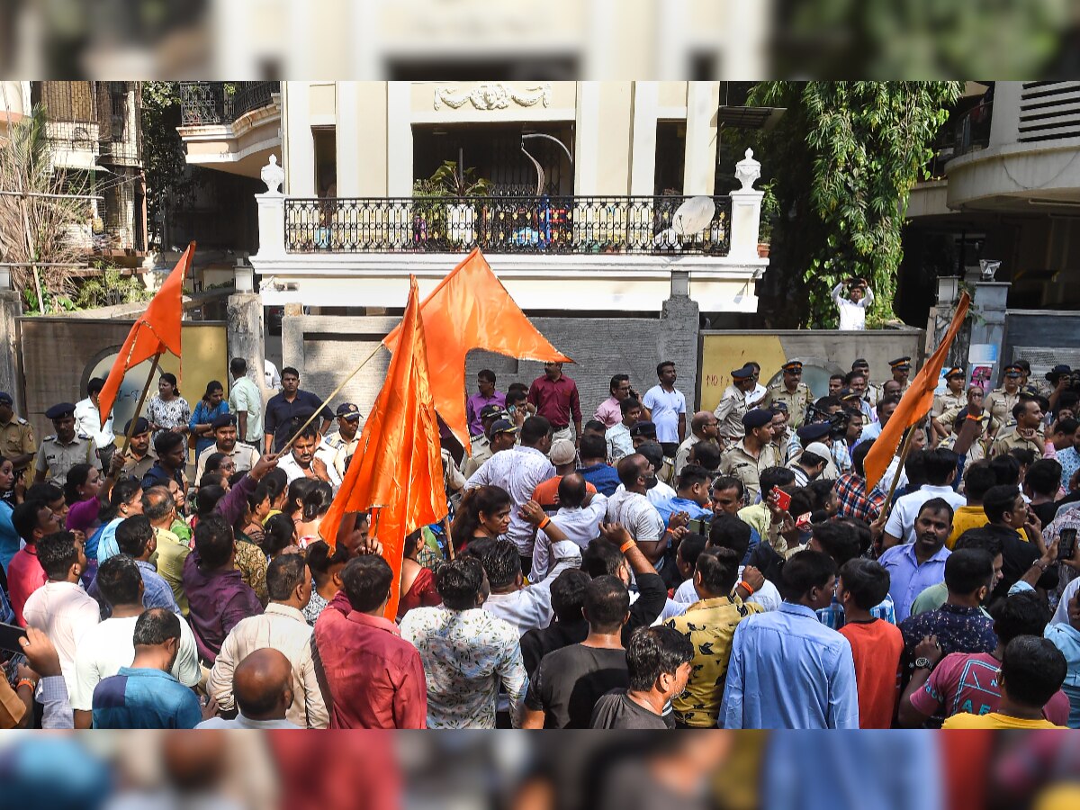 Hanuman Chalisa Row: Shiv Sena workers target MP Navneet Rana’s house after threats against CM Thackeray