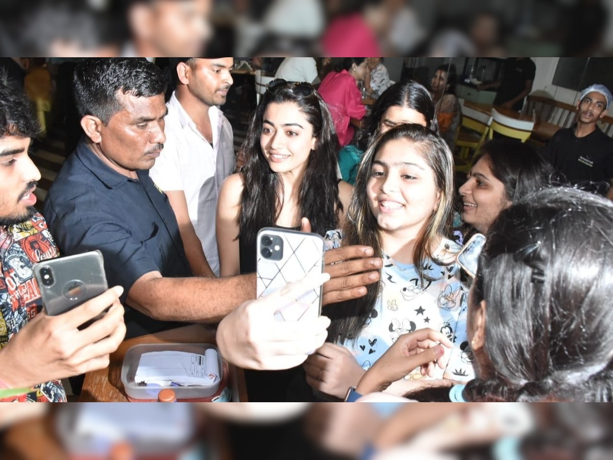 Pushpa The Rise star Rashmika Mandanna gets mobbed by fans in Mumbai