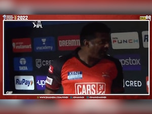 IPL 2022: आखिरी ओवर में हुई गेंदबाज की कुटाई तो बुरी तरह भड़क गए मुरलीधरन, खोया आपा, देखें Video