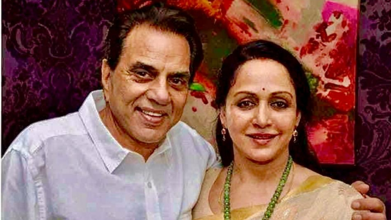 Hema Malini drops unseen photo with Dharmendra on wedding anniversary, gives his health update Hema Malini drops unseen photo with Dharmendra on wedding anniversary, gives his health update