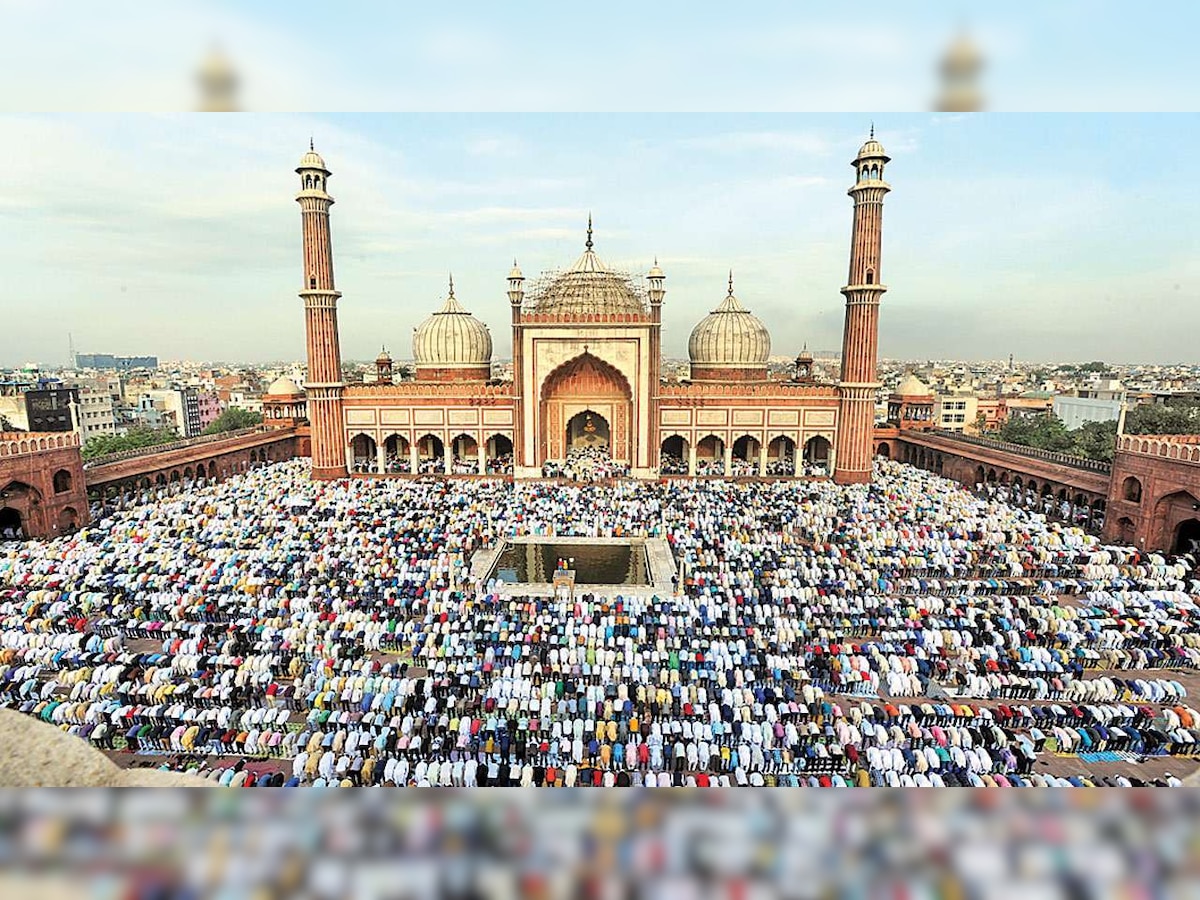 Eid-ul-Fitr 2022: Devotees offer namaz at Delhi's Jama Masjid after gap of 2 years