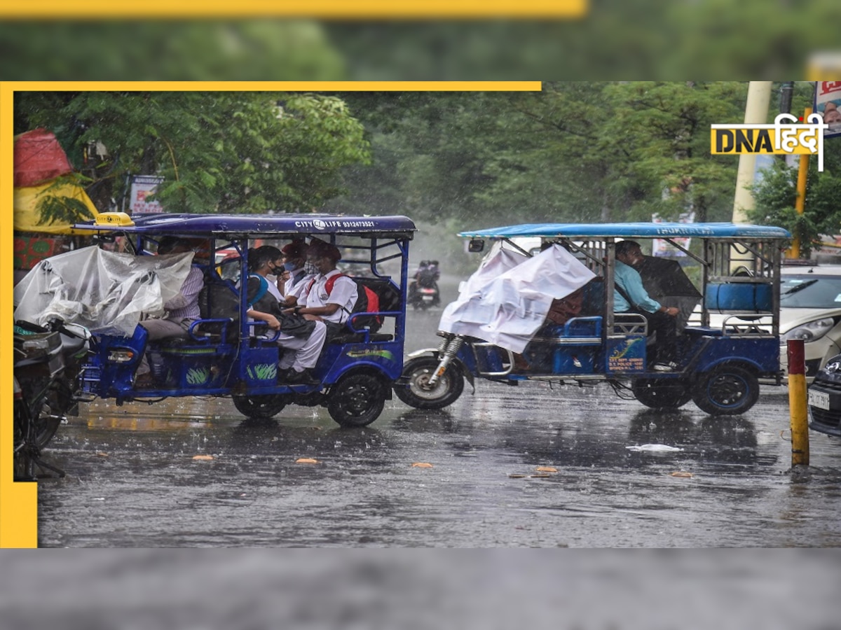 Rain in Delhi: दिल्ली के कुछ हिस्सों में मामूली बारिश, ओले भी गिरे