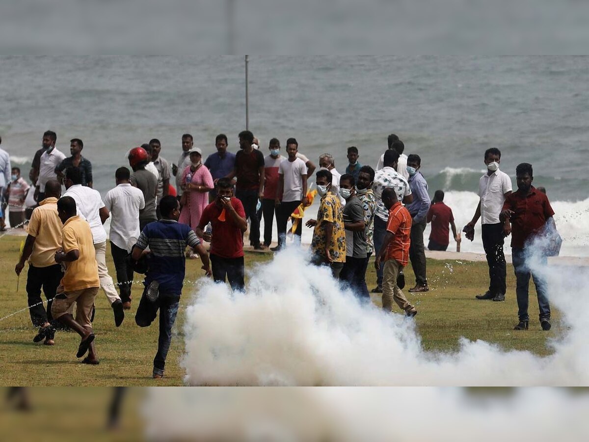 Sri Lanka crisis: 5 dead, 138 injured in clashes between pro and anti-government groups; 10 points