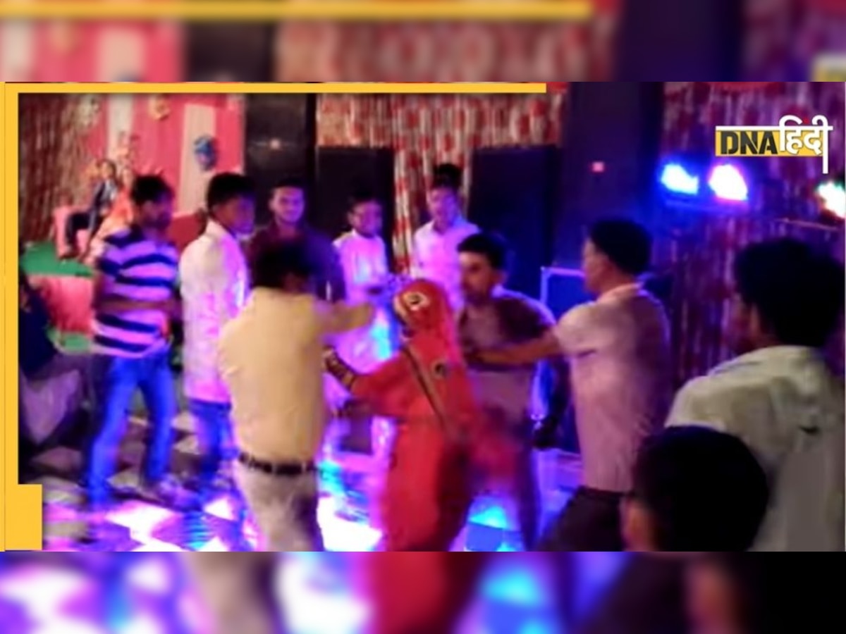 Dance Floor पर महिला के साथ डांस को लेकर भिड़े दो युवक, लोग बोले- शादी याद रहेगी