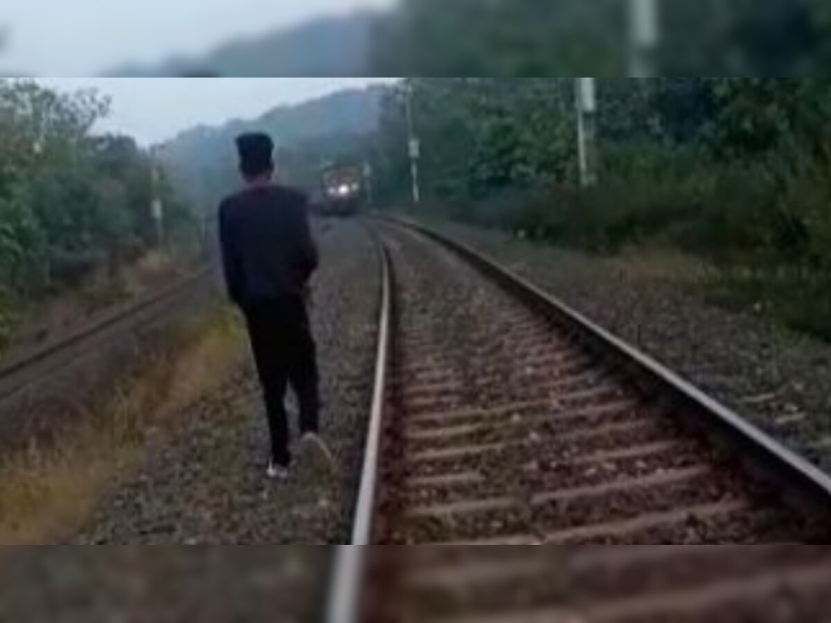 Alert! Wearing earphones turns fatal for teenager in Bihar 