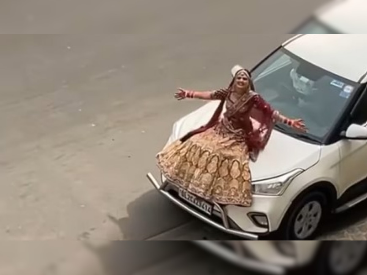 Filmy dulhan! Bride proposes to groom in Shah Rukh Khan style, sits atop moving car in viral video