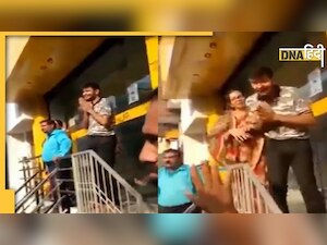 UP: बुलडोजर देखते ही फूट-फूटकर रोने लगा व्यापारी, खूब वायरल हो रहा वीडियो