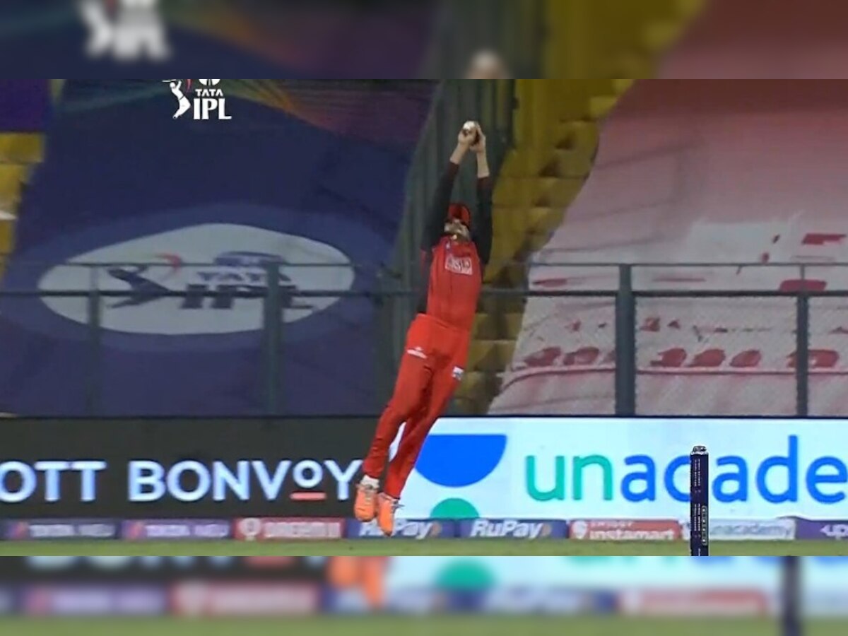 IPL 2022: Fans praise Priyam Garg for taking stunning flying catch to dismiss Daniel Sams