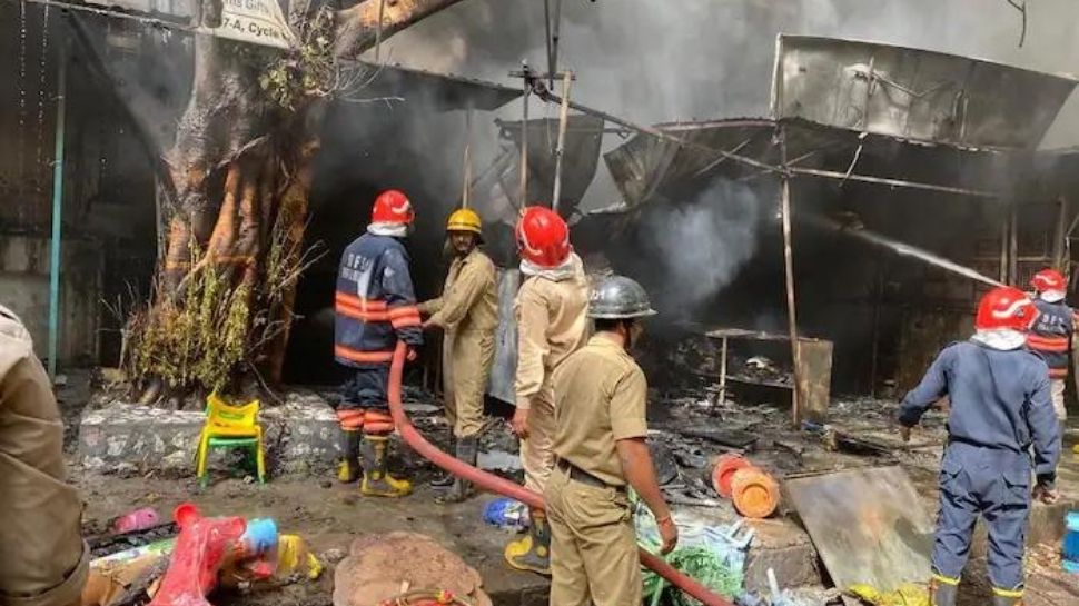 Delhi s Jhandewalan Cycle Market engulfed in massive fire 27 fire tenders on scene