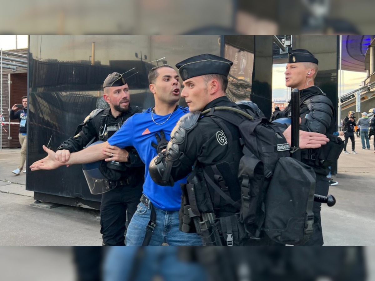 UEFA Champions League final delayed by 36 minutes as the fans try to storm into the stadium forcefully