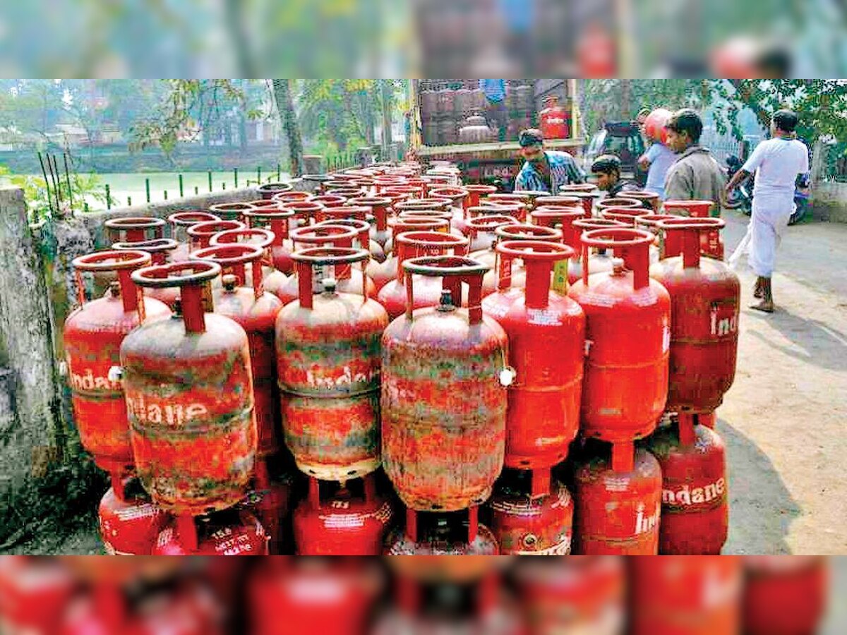 LPG cylinder price drops by Rs 135: Check what's its prices in Delhi, Kolkata, Mumbai, Chennai